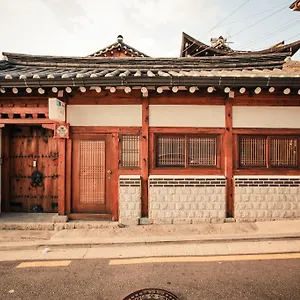 bukchonmaru-hanok-guesthouse.hotels-seoul.net/